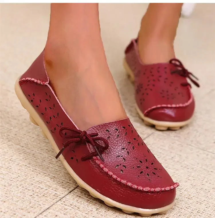 Mocassins femininos, em couro legítimo, com laço vazado