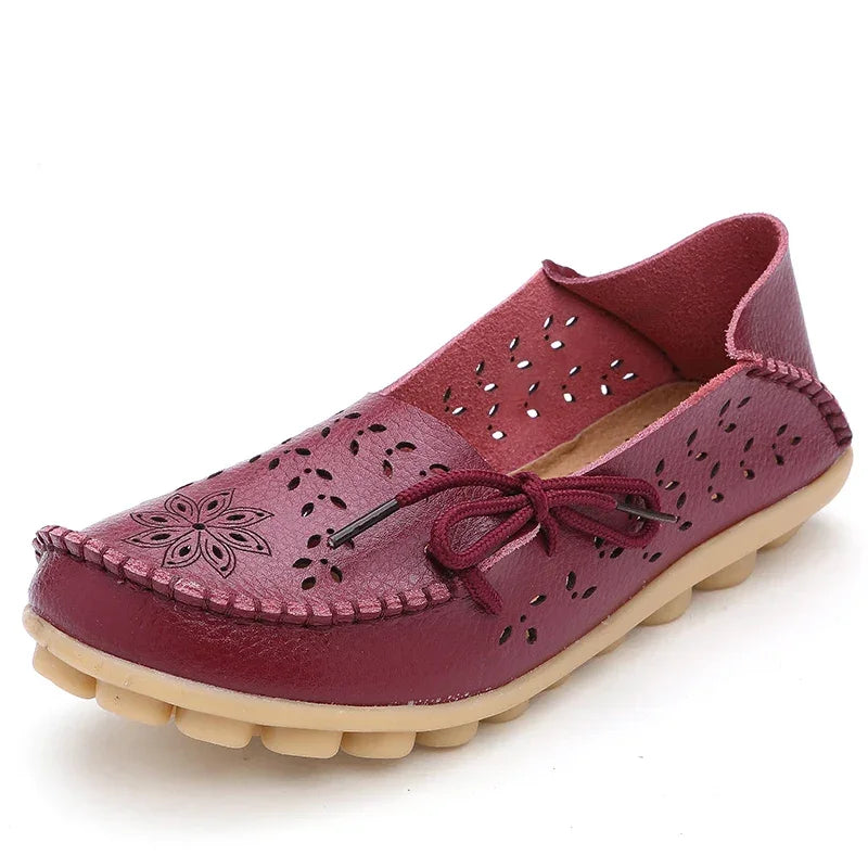 Mocassins femininos, em couro legítimo, com laço vazado