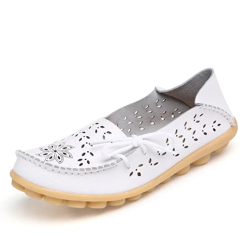 Mocassins femininos, em couro legítimo, com laço vazado