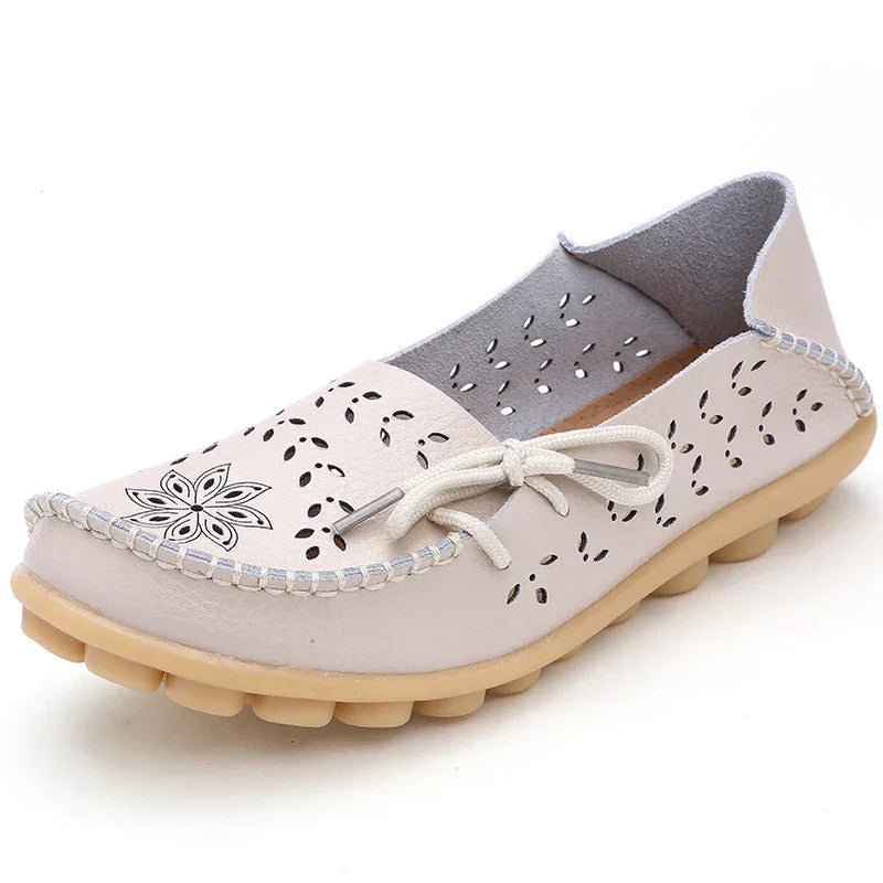 Mocassins femininos, em couro legítimo, com laço vazado