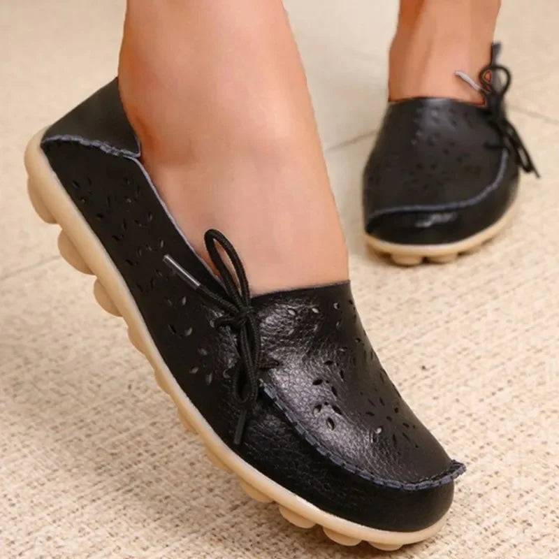 Mocassins femininos, em couro legítimo, com laço vazado