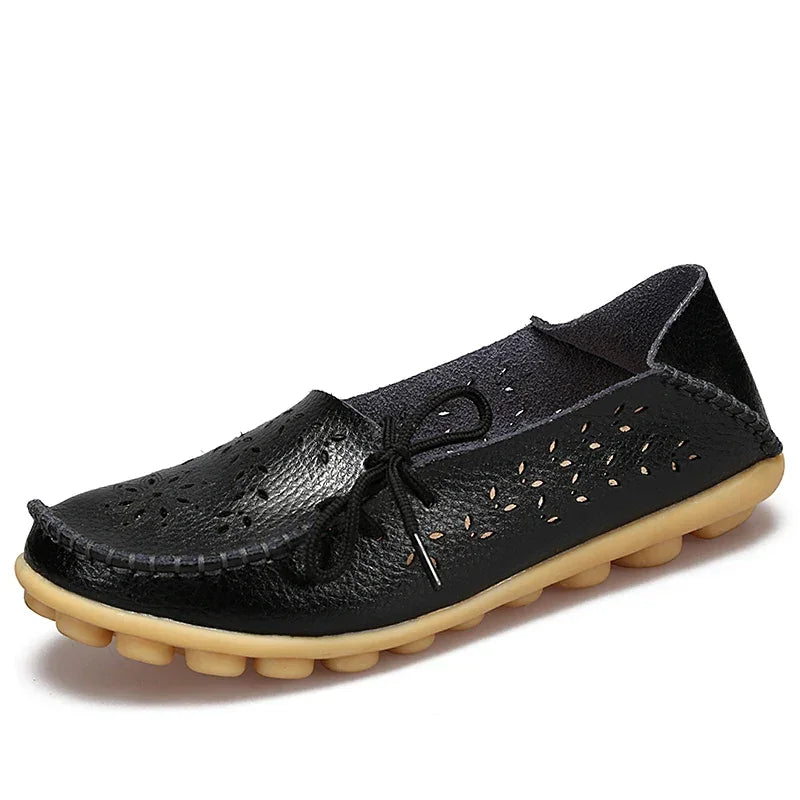 Mocassins femininos, em couro legítimo, com laço vazado